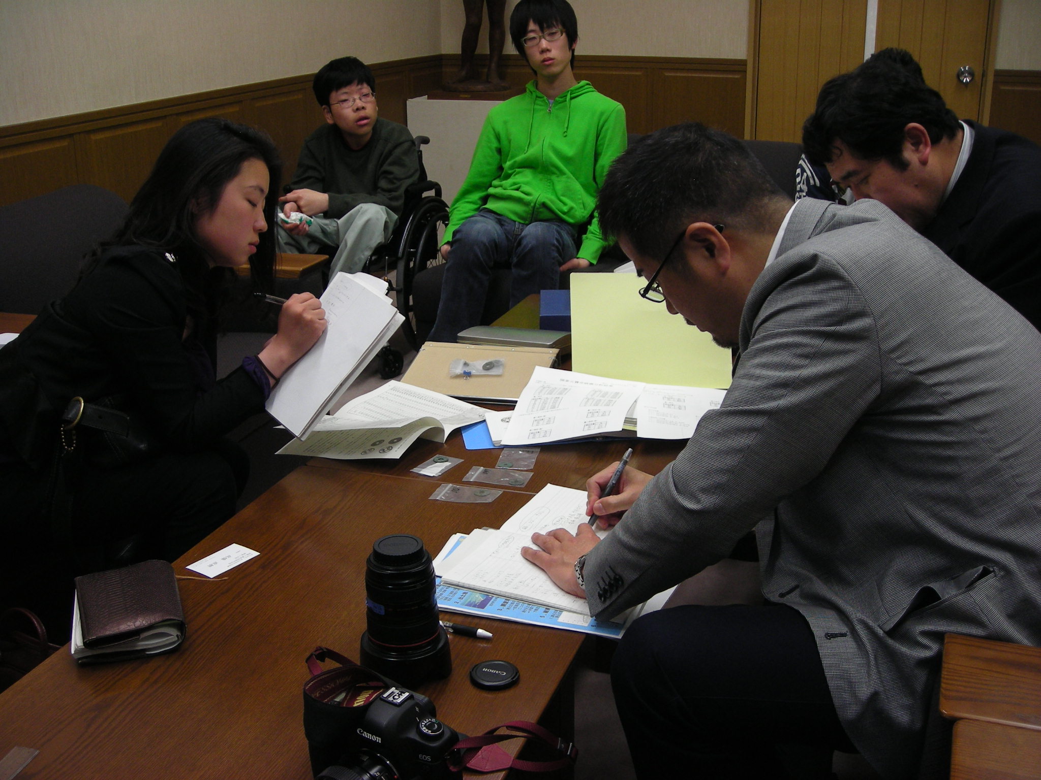 北海道新聞伊藤記者、渡辺、鈴木、中村先生、毎日新聞近藤支局長