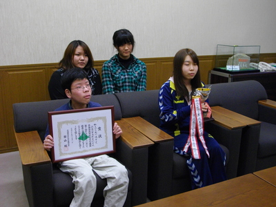 北海道新聞、函館新聞、取材